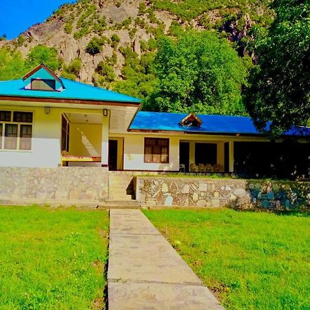 Chitral Inn Resort ภายนอก รูปภาพ