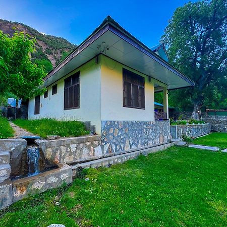 Chitral Inn Resort ภายนอก รูปภาพ